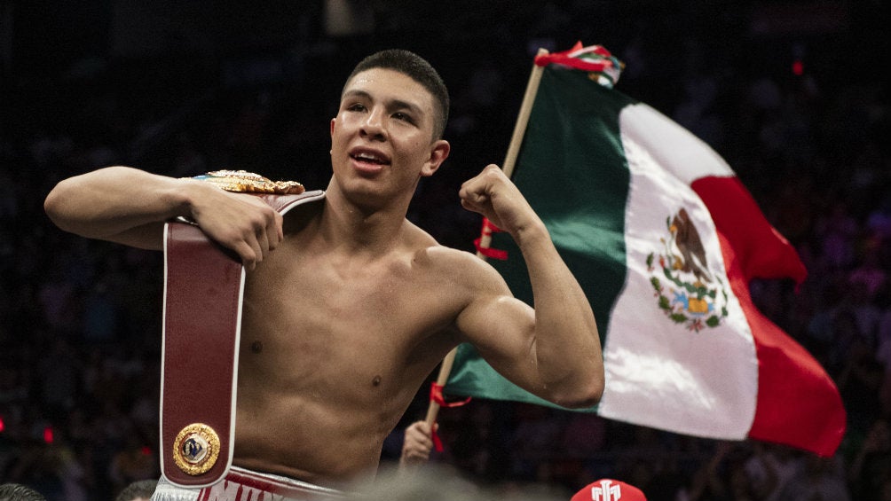 Jaime Munguía tras su pelea ante Dennis Hogan