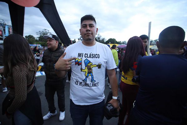 Una de las playeras de la afición de América