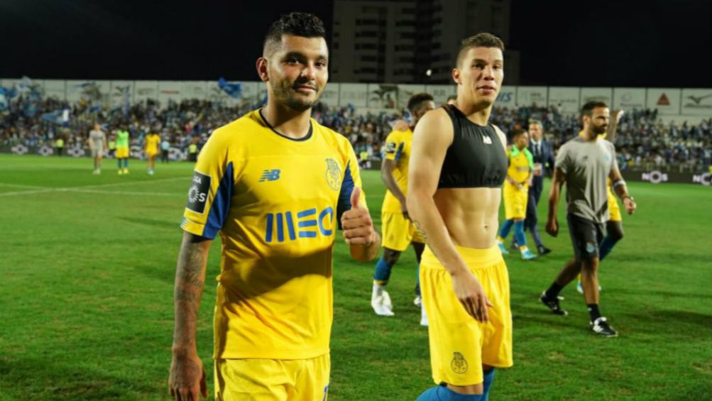 Tecatito y Mateus Uribe tras el juego vs Portimonense