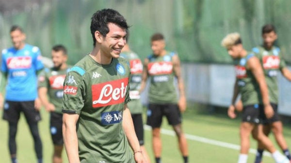 Hirving Lozano en entrenamiento con Napoli