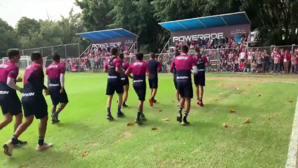 Jugadores del Chivas en entrenamiento en Verde Valle