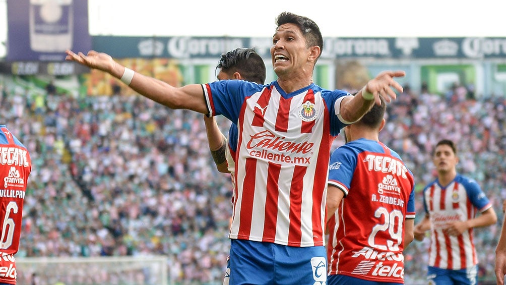 Jesús Molina en un partido de Chivas