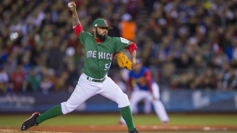 Sergio Romo en un lanzamiento contra Venezuela 