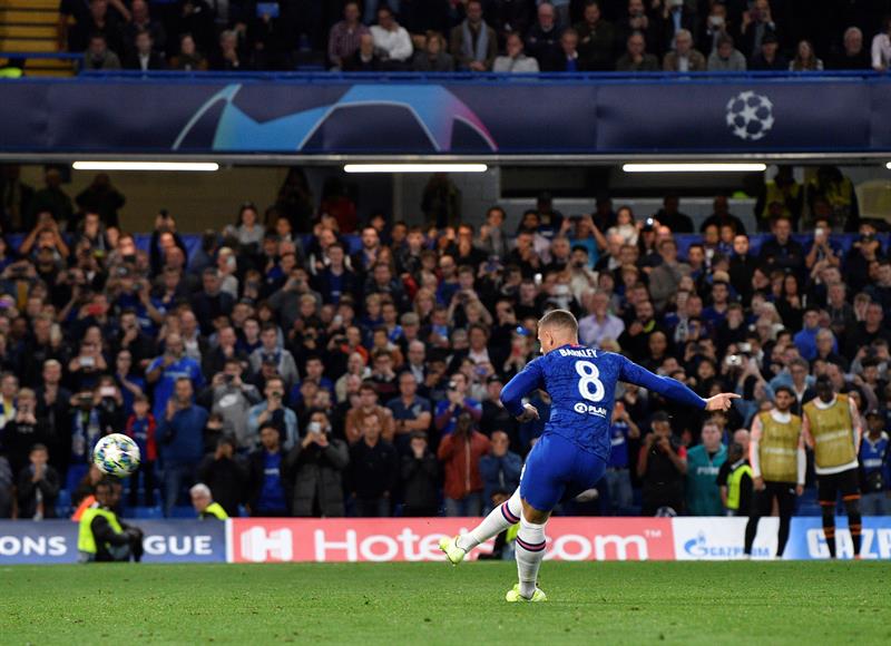 Ross Barkley falla el penalti ante Valencia