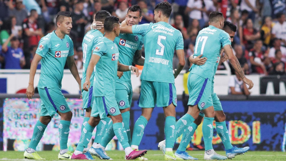 Jugadores de Cruz Azul celebran una victoria en el A2019