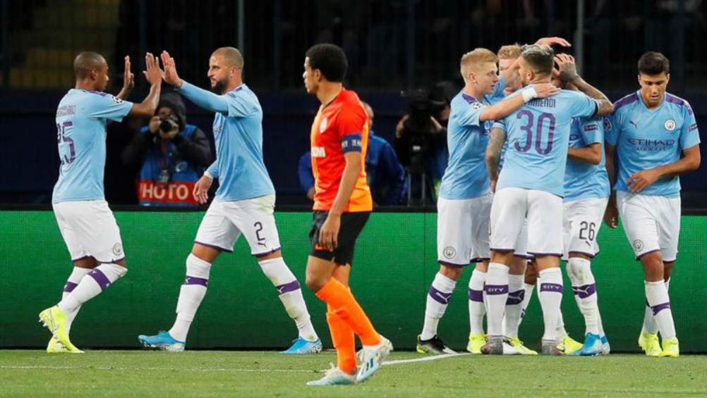 Jugadores del Manchester City celebbran ante Shakhtar 