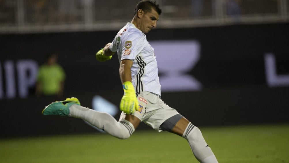 Nahuel, durante el partido contra Cruz Azul