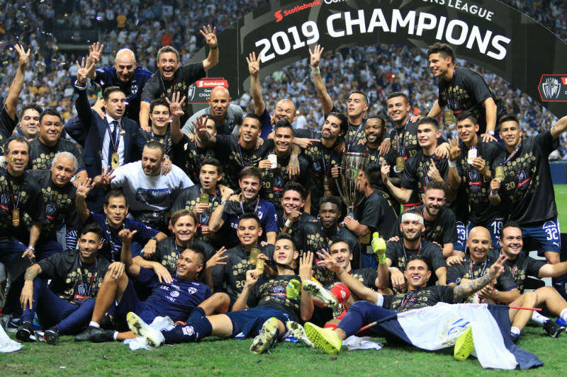 Jugadores de Rayados festejan el título de la Concachampions 