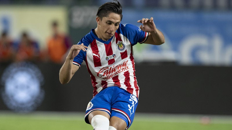 Cervantes, durante un duelo con las Chivas 