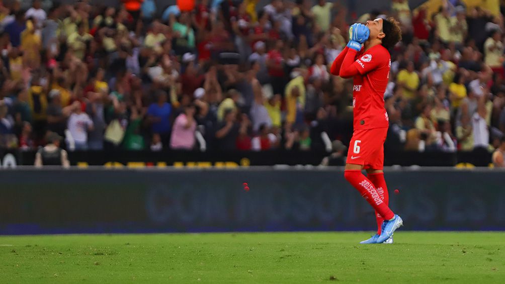 Memo Ochoa en un partido con el América