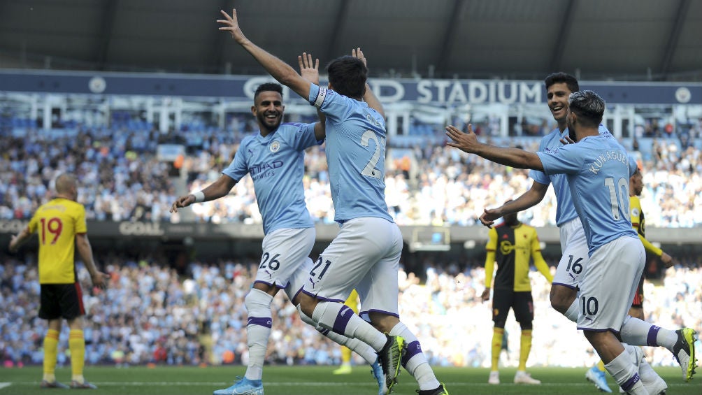 Jugadores del Manchester City celebran un gol