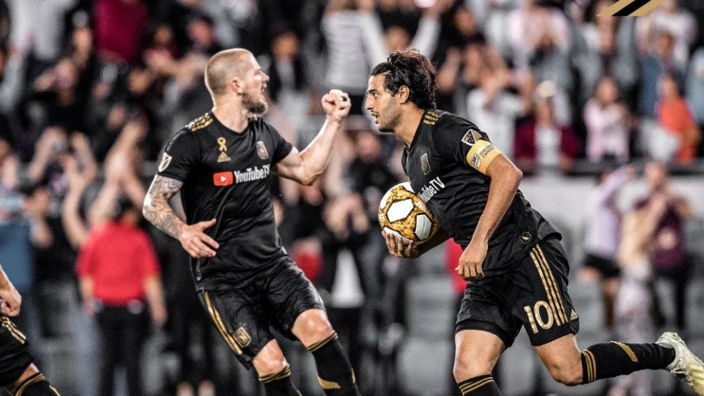 Carlos Vela celebra una anotación con el LAFC