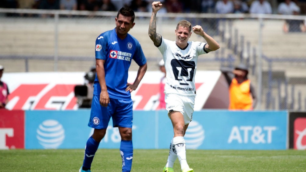 Juan Manuel Iturbe celebrando su anotación