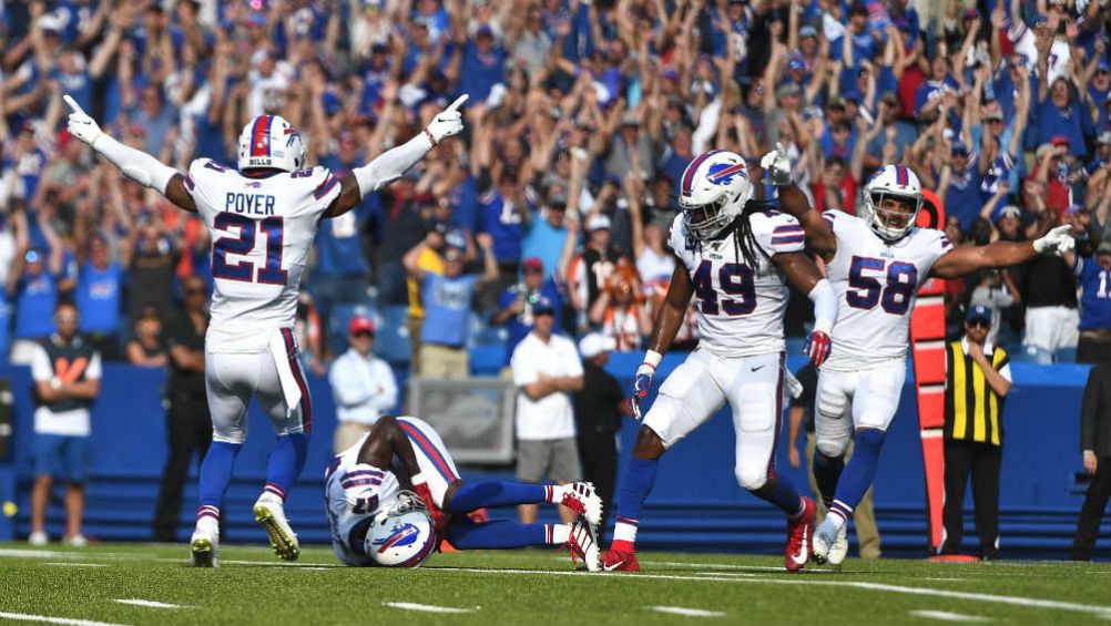 Jordan Poyer y Tremaine Edmunds festejan anotación 