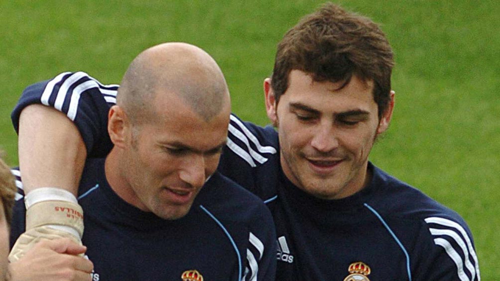 Zinedine Zidane e Iker Casillas en una práctica del Real Madrid