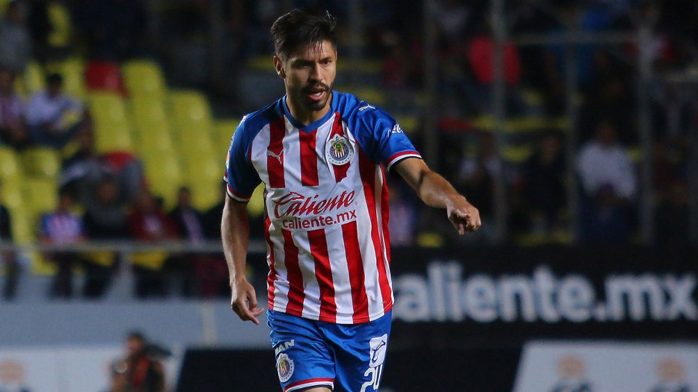 Oribe Peralta, durante un duelo con las Chivas 