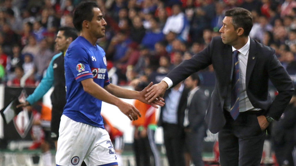 Rafa Baca y Pedro Caixinha, en un duelo de Cruz Azul 