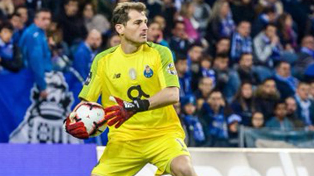 Iker Casillas, durante un saque de banda