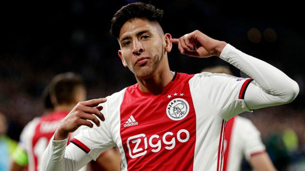 Edson Álvarez festeja un gol con el Ajax