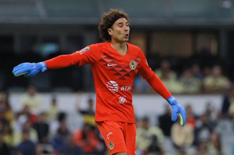 Memo Ochoa en un juego del América en el Apertura 2019