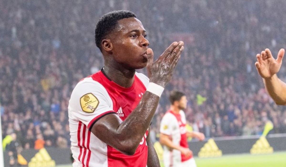 Quincy Promes festeja uno de sus goles