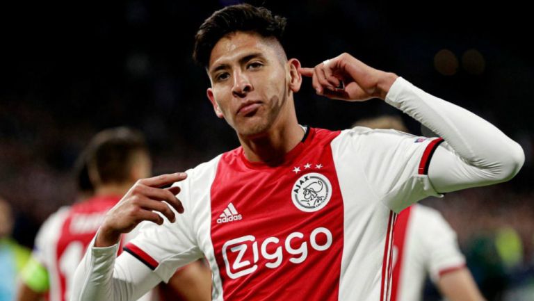 Edson Álvarez festeja un gol con el Ajax