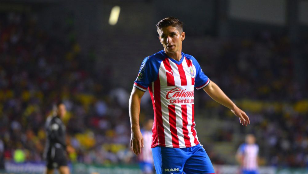 Isaac Brizuela, en un partido de Chivas