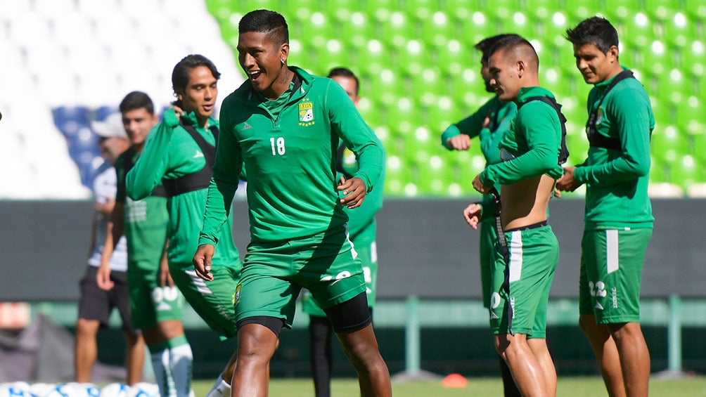 Pedro Aquino, durante entrenamiento con León 