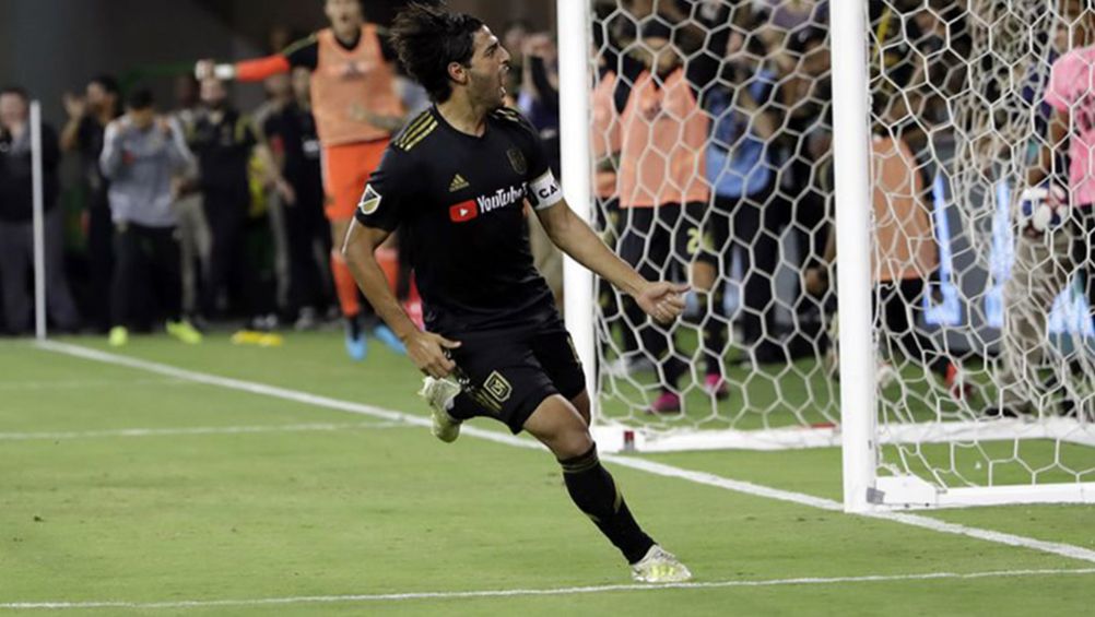 Vela festeja un gol con el LAFC