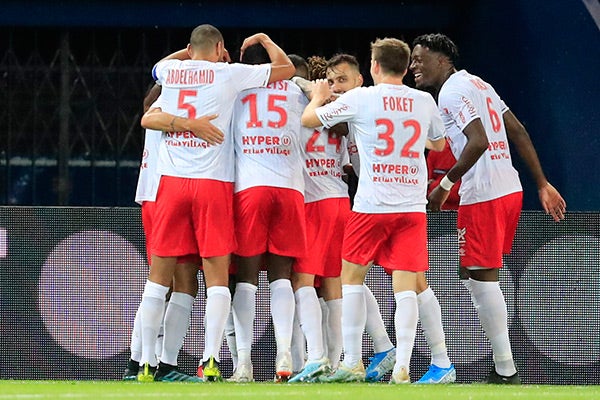 Jugadores del Stade de Reims festejan un gol