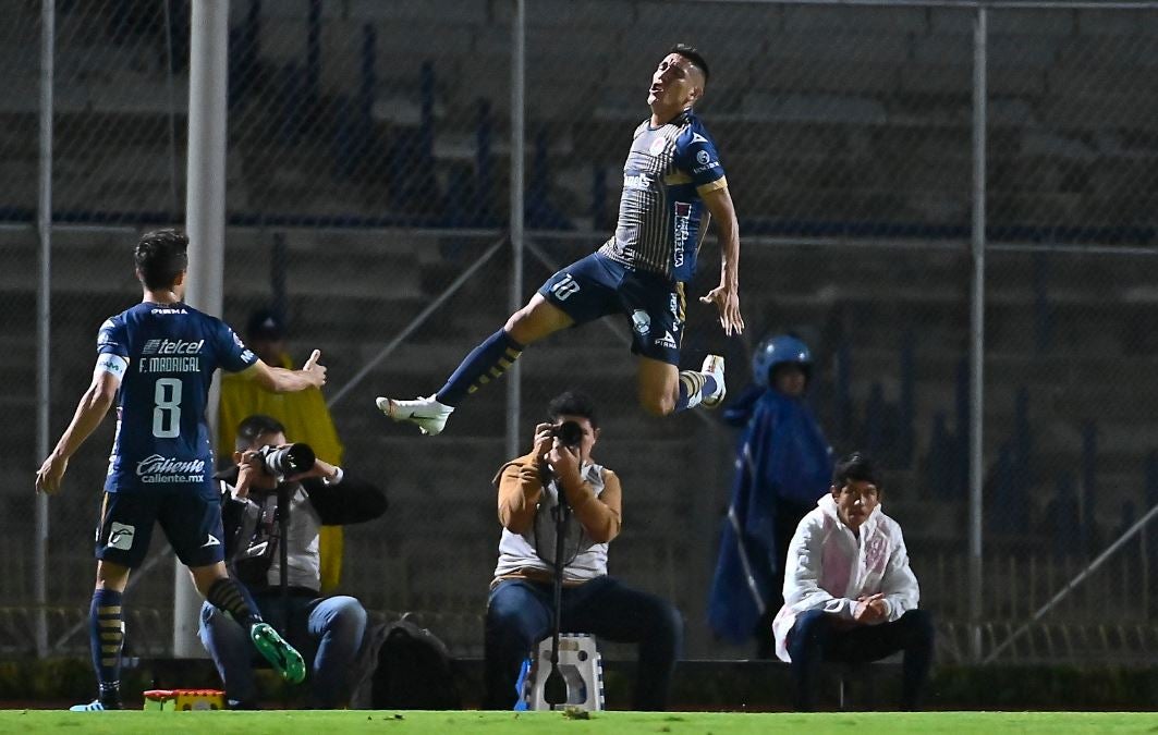 Ricardo Centurión festeja una diana con el Atlético de San Luis