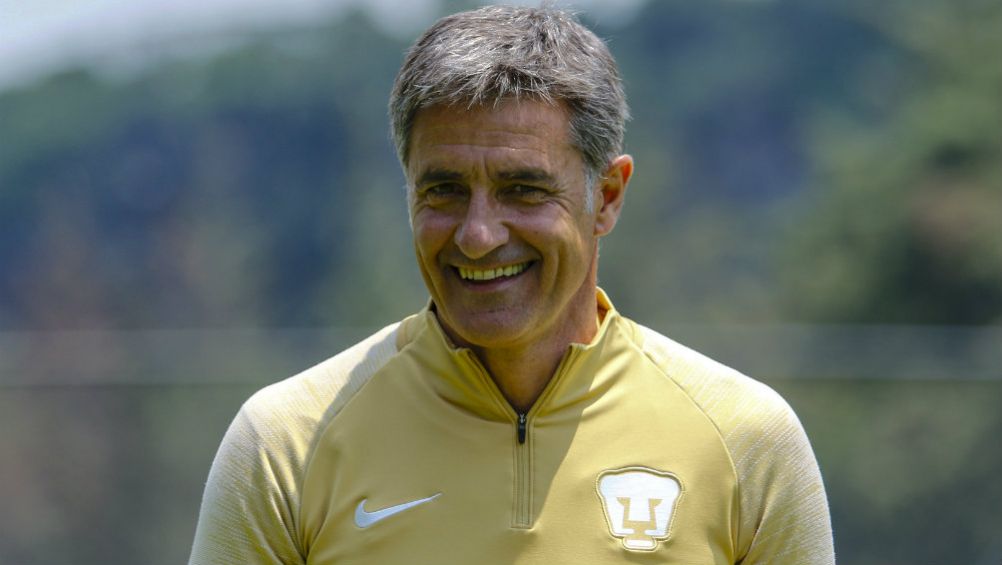 Míchel, en un entrenamiento de Pumas