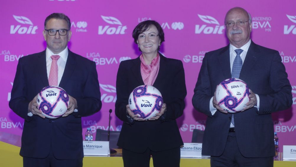  Enrique Bonilla, durante la presentación del balón