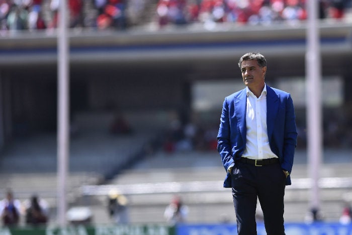 Míchel, en un partido de Pumas