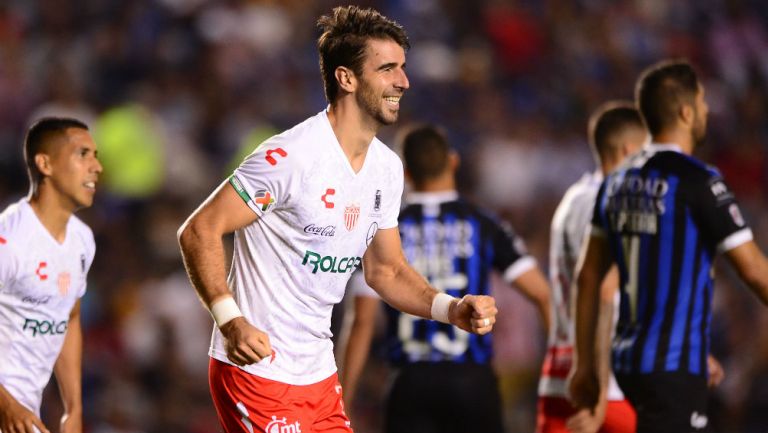 Rodrigo Noya festeja su gol ante Gallos 