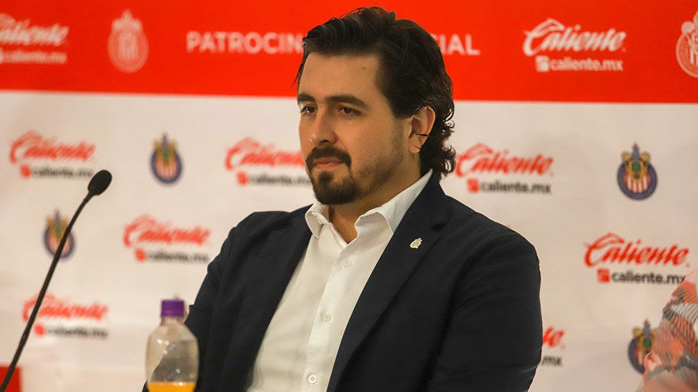 Amaury Vergara en una conferencia de Chivas