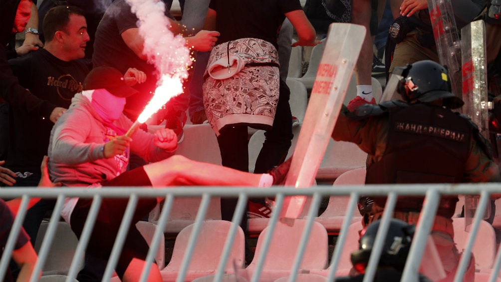 Aficionados de Estrella Roja en problemas con la policía  en el partido de septiembre ante Partizán