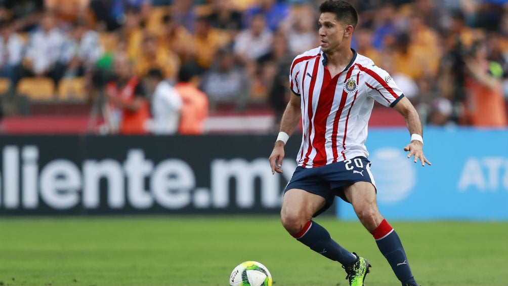 Jesús Molina durante un partido con Chivas