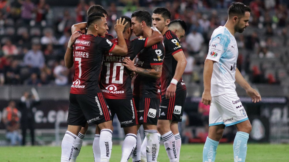 Jugadores del Atlas celebran una diana contra Gallos