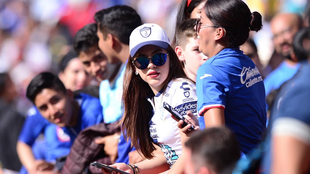 Aficionados en el Estadio Hidalgo antes del duelo vs Cruz Azul