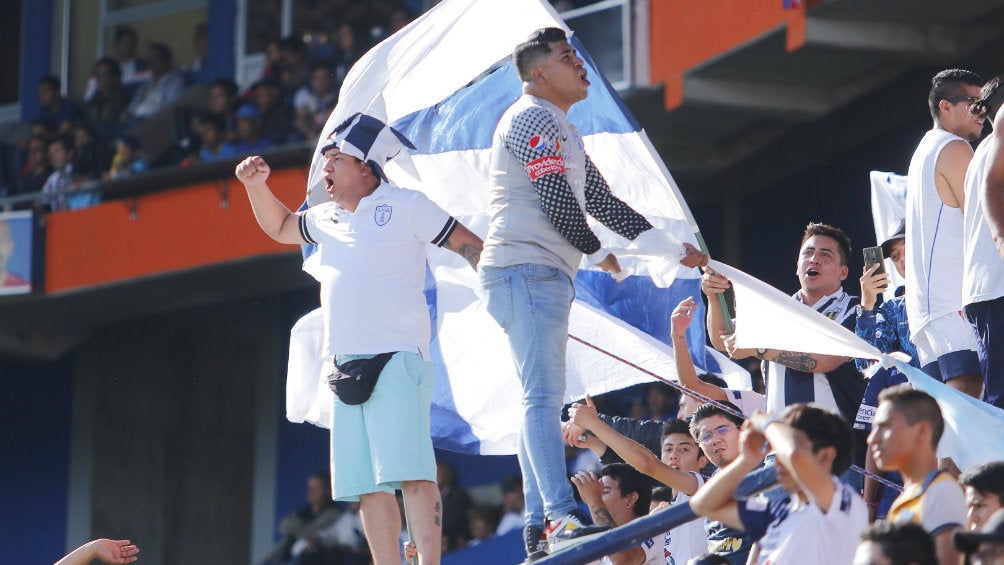 Afición del Pachuca en las Tribunas del Huracán