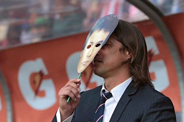 Matías Almeyda con la máscara de José José en el 2017