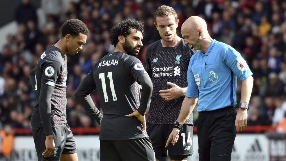 Jugadores del Liverpool, durante un partido