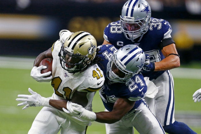 Alvin Kamara y Chidobe Awuzie, durante el partido