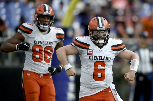 Baker Mayfield festeja un touchdown de los Browns