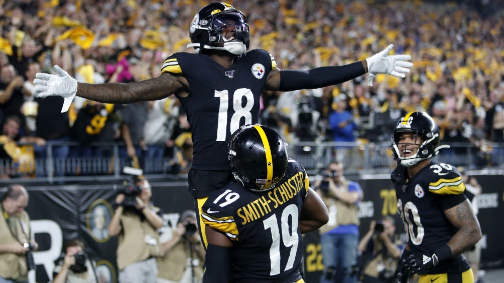 Diontae Johnson y Juju Smith-Schuster festejan un touchdown