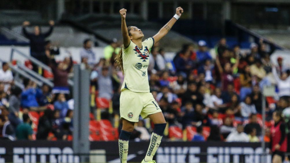 Daniela Espinosa festeja su gol ante Pachuca