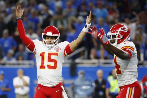 Patrick Mahomes celebra una anotación