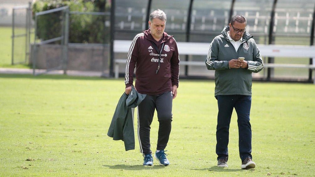 Tata Martino en la práctica del Tri