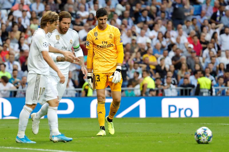 Thibaut Courtois lamenta uno de los goles de Brujas